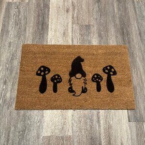 "Shrooms & Gnome" decorative coir doormat